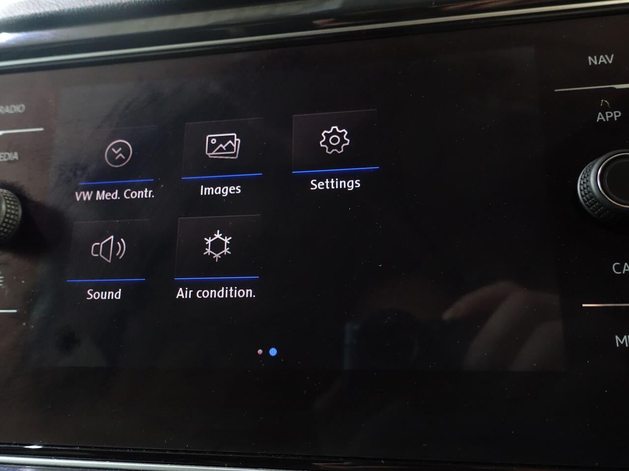 Volkswagen T-Roc - Image 33