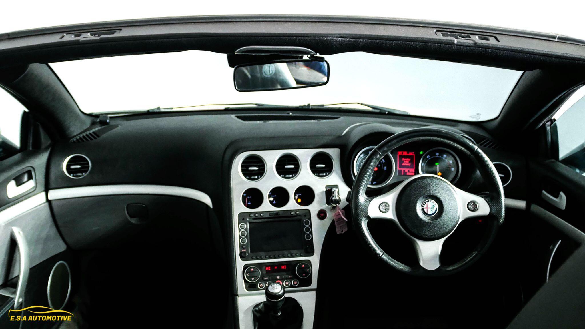 Alfa Romeo Spider - Image 10