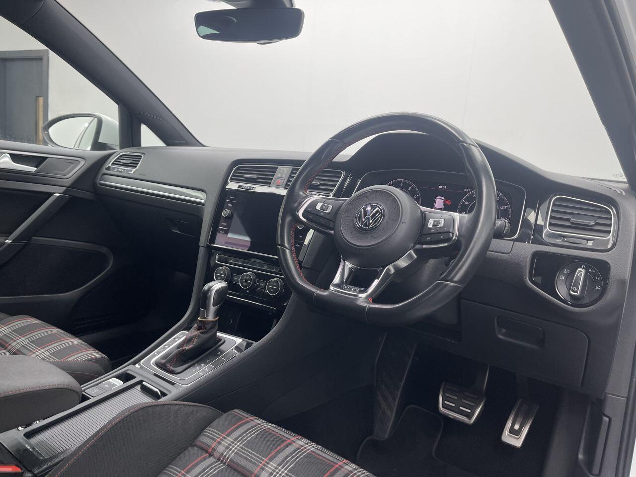 Volkswagen Golf - Image 24