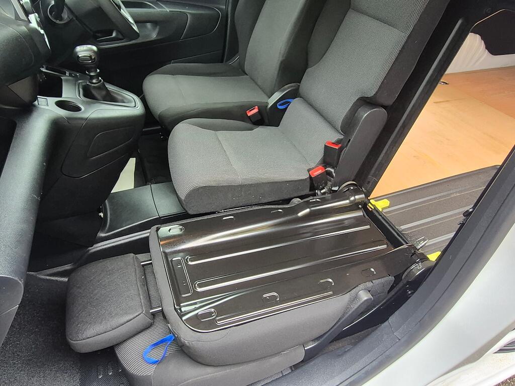 Vauxhall Combo - Image 17
