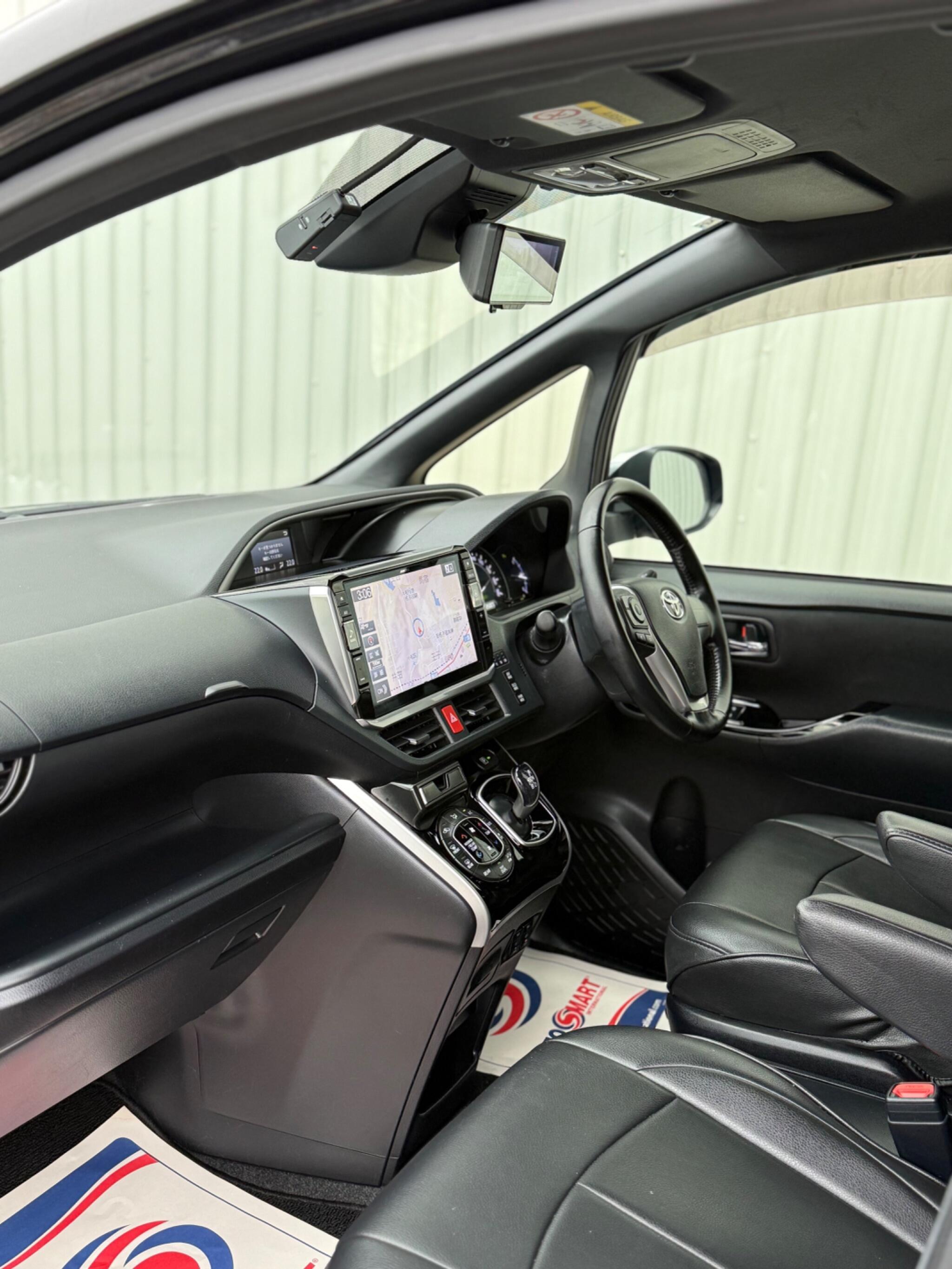 Toyota Voxy - Image 26