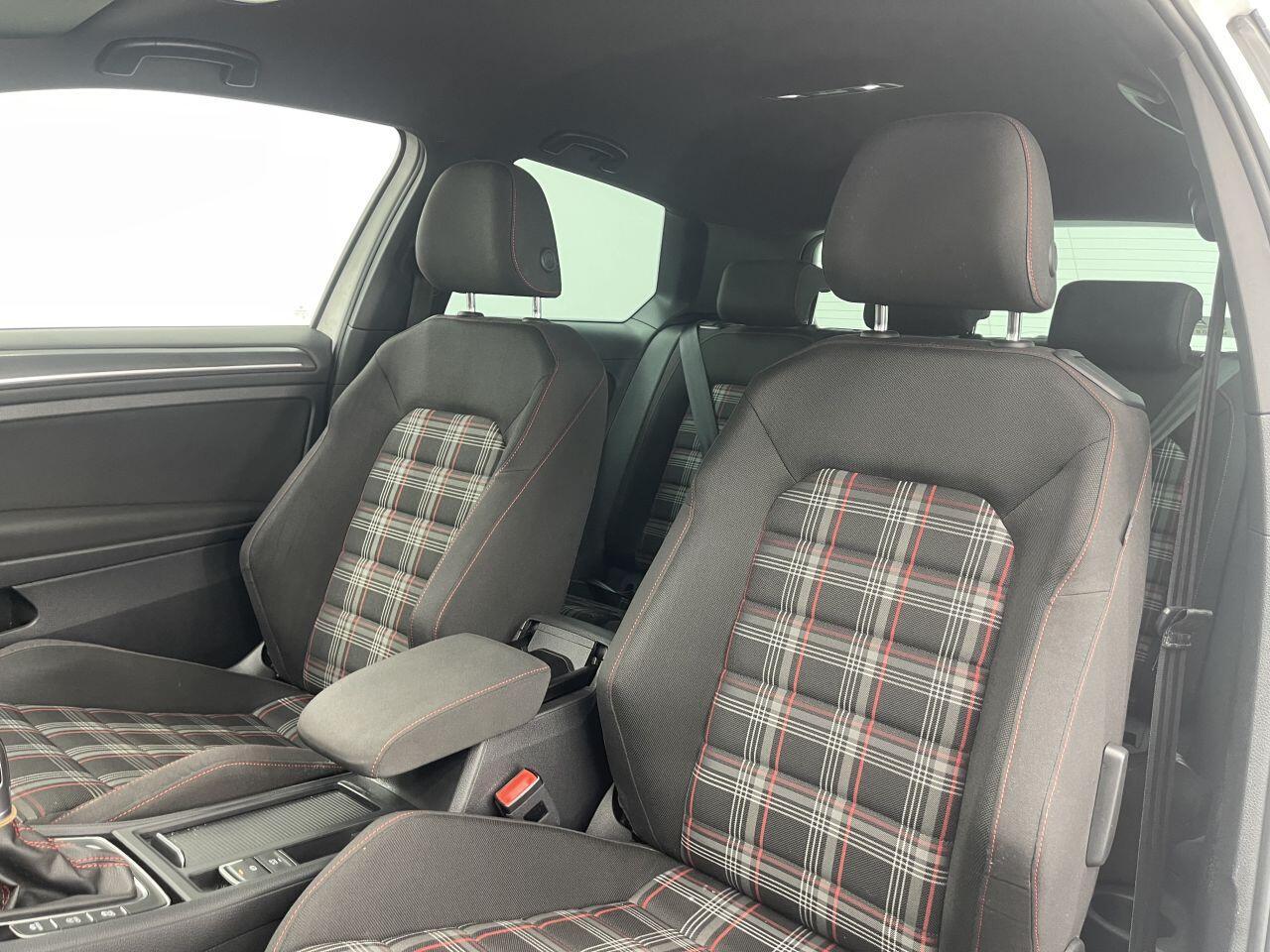 Volkswagen Golf - Image 28