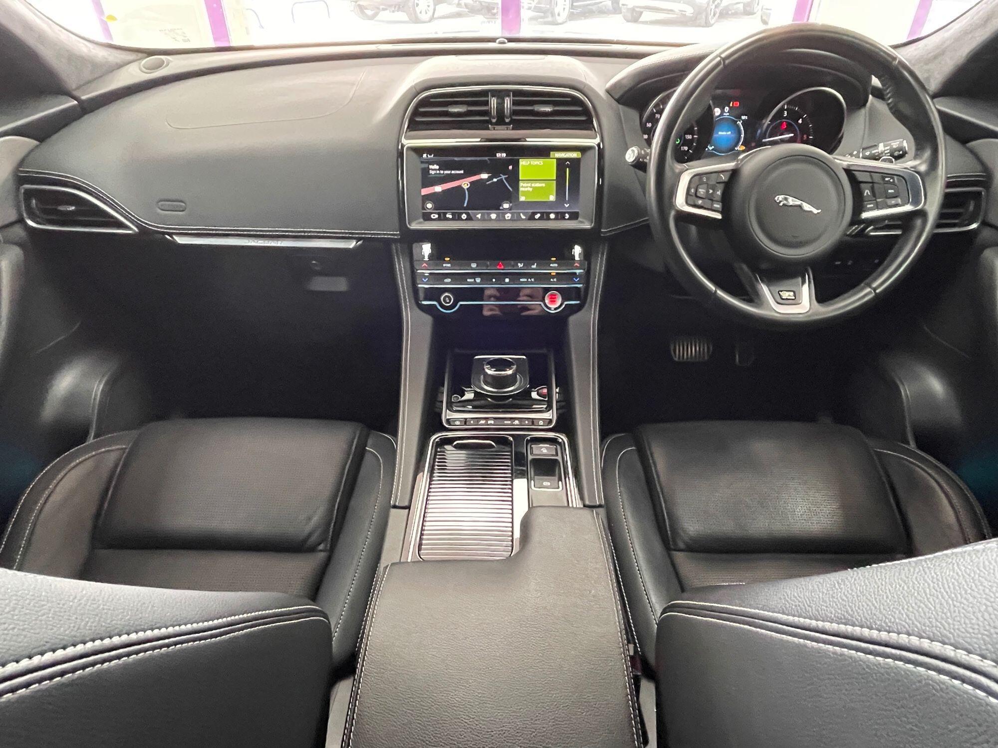 Jaguar F-Pace - Image 2