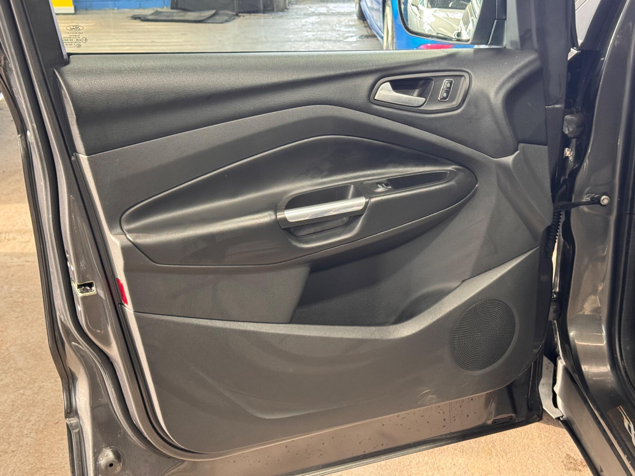 Ford Kuga - Image 26