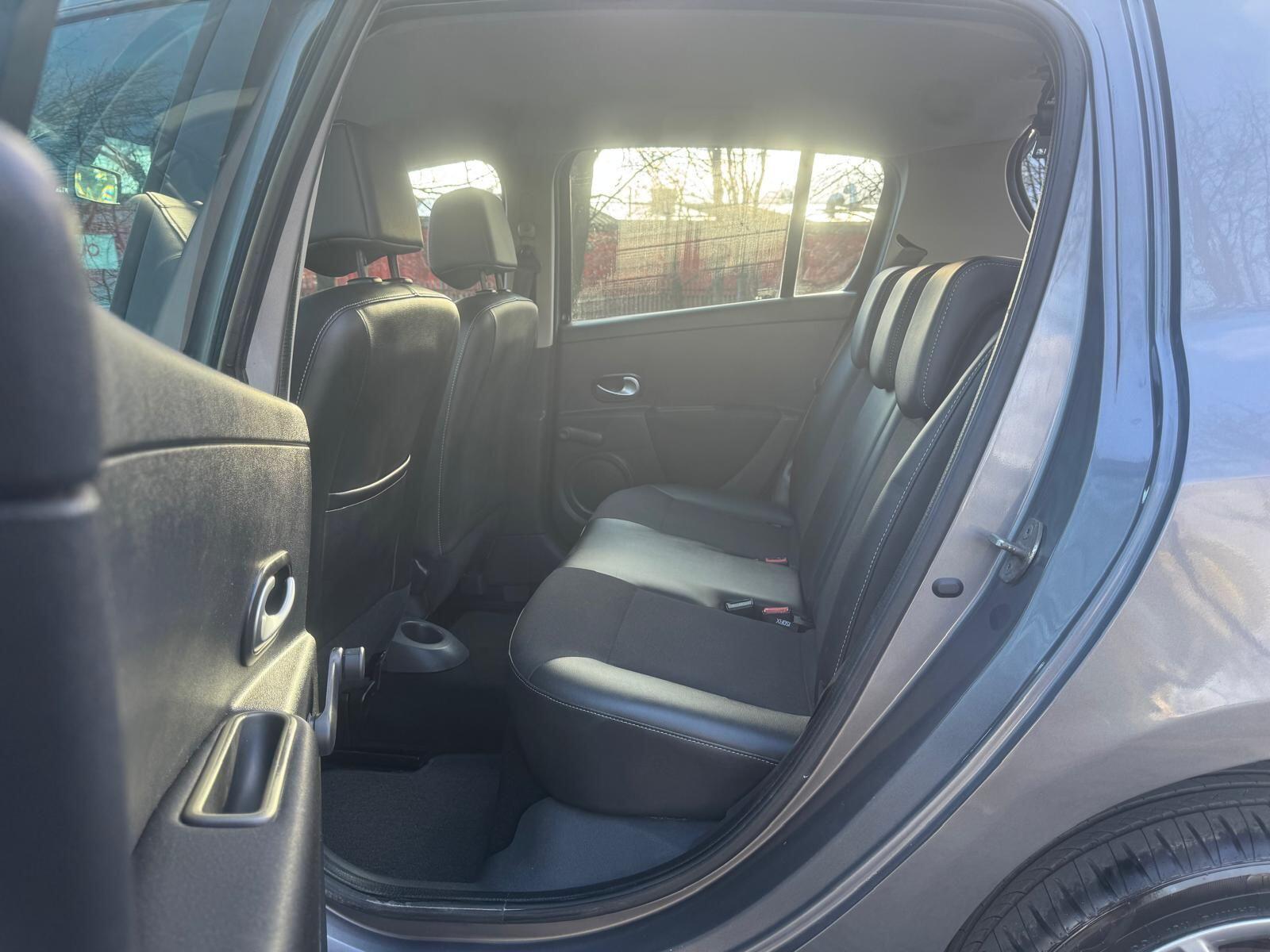 Renault Clio - Image 22