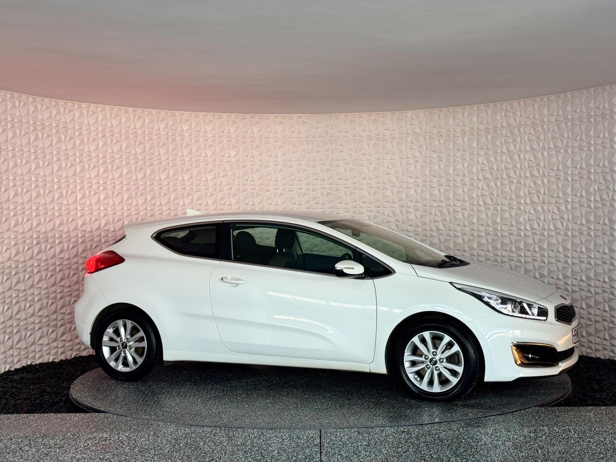 Kia ProCeed - Image 8