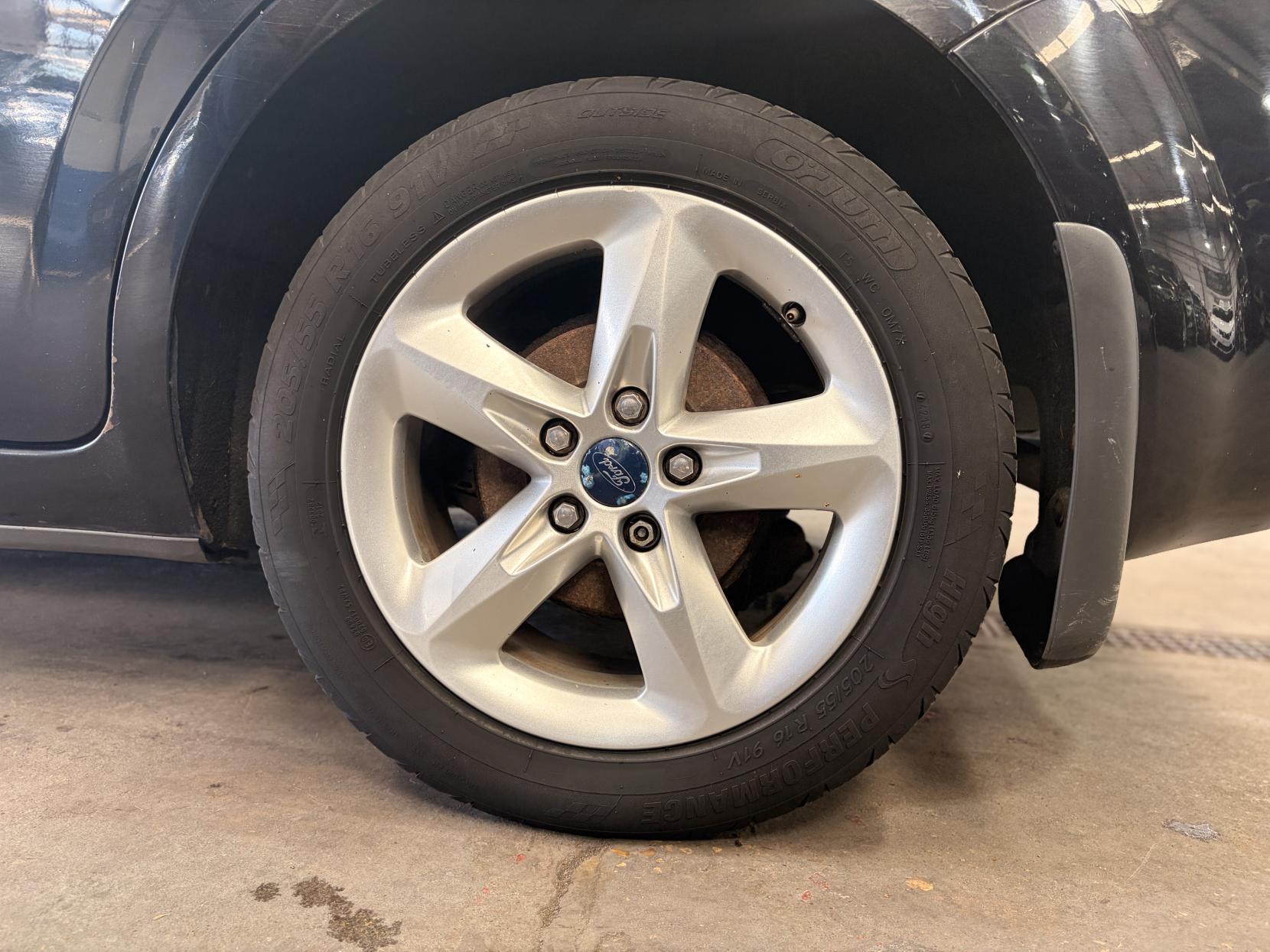 Ford Focus - Image 13