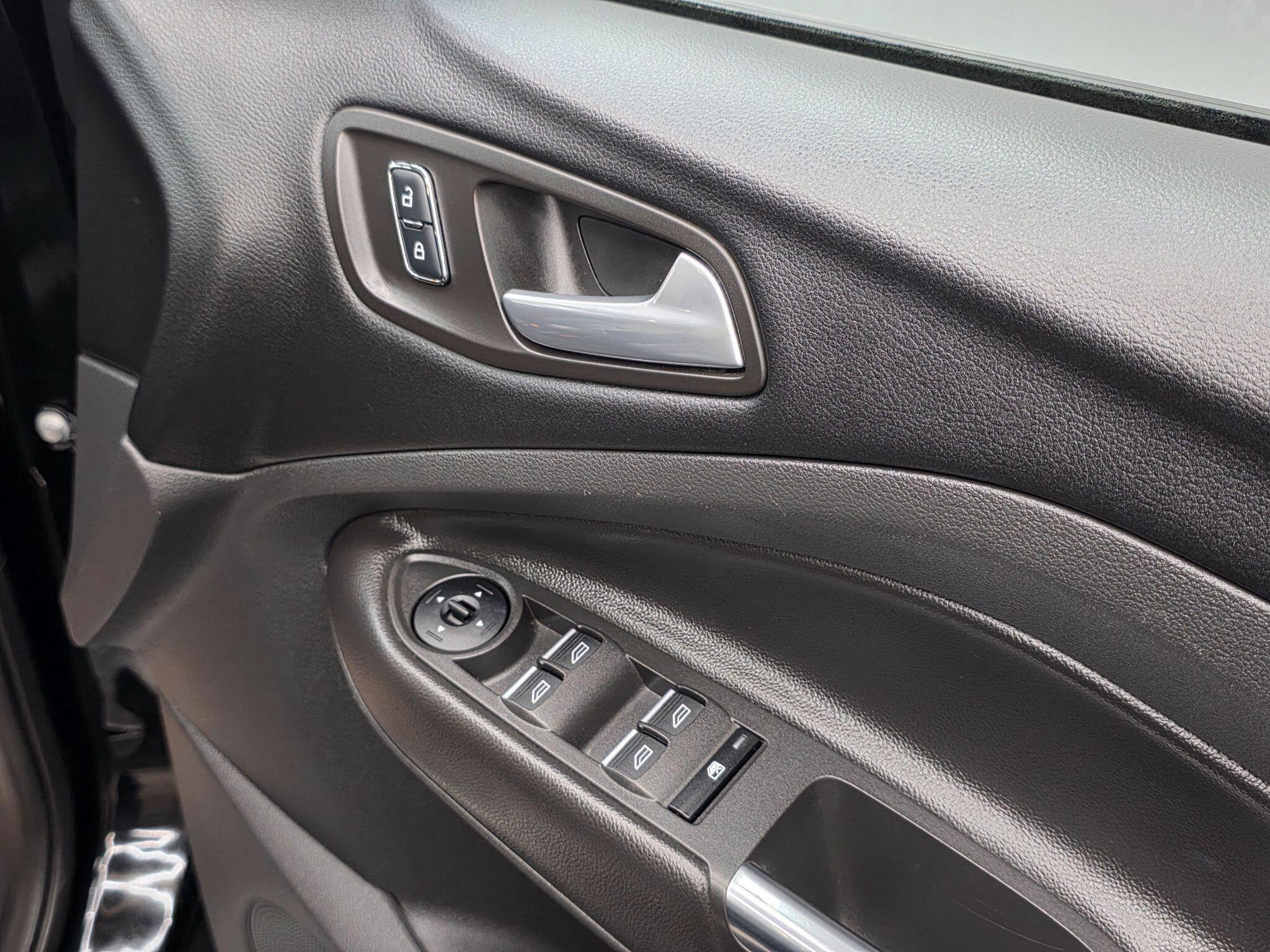 Ford Kuga - Image 33
