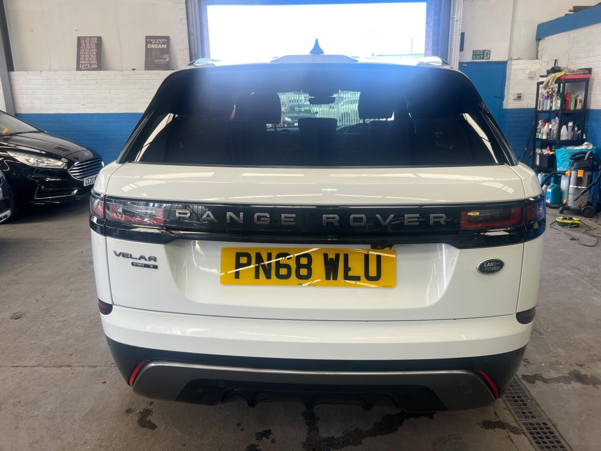 Land Rover Range Rover Velar - Image 11