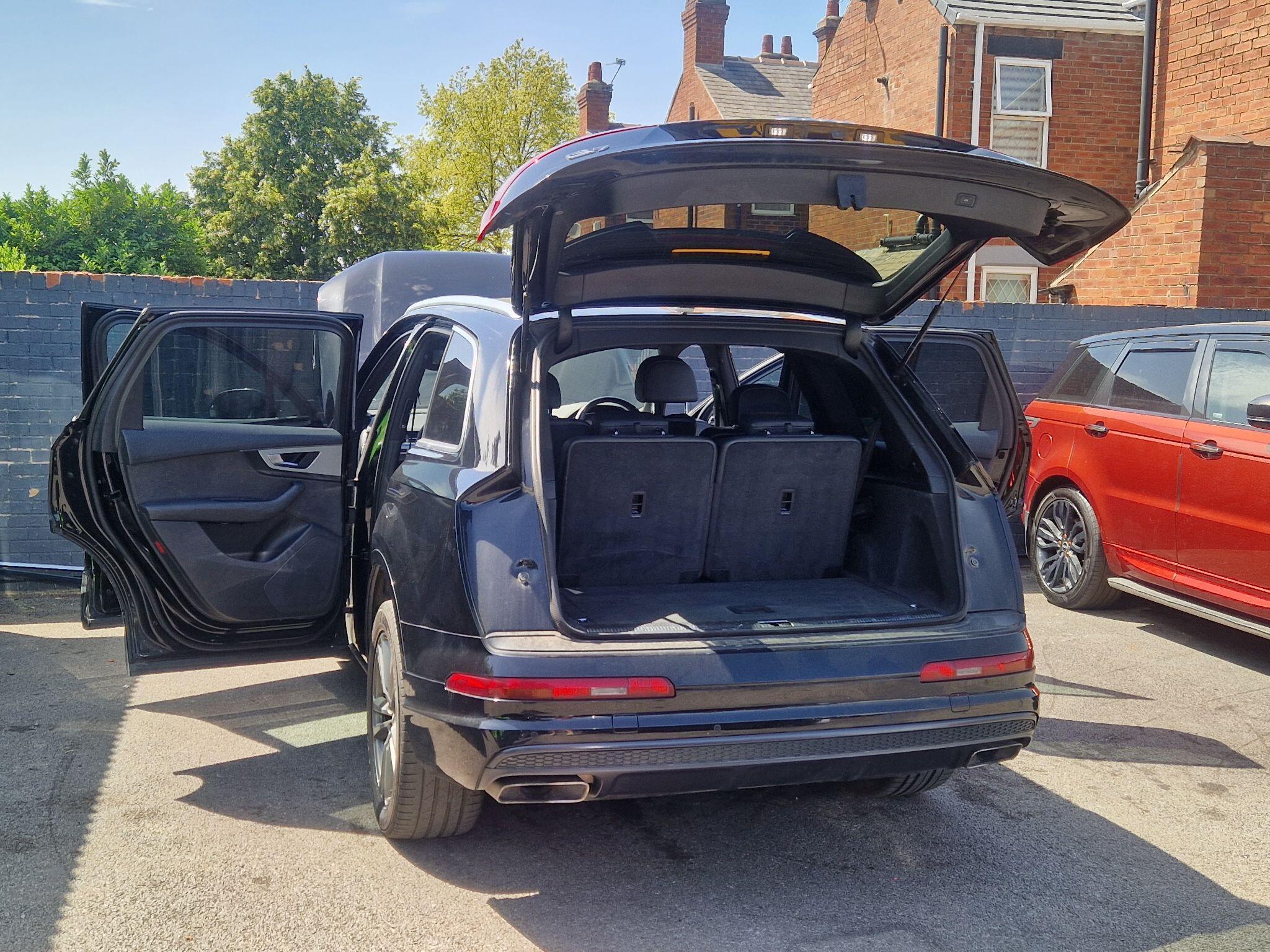 Audi Q7 - Image 19