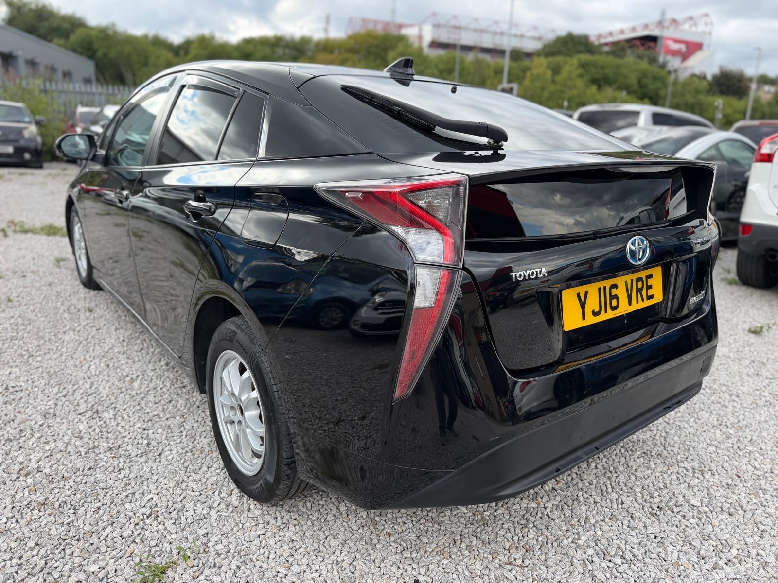 Toyota Prius - Image 6