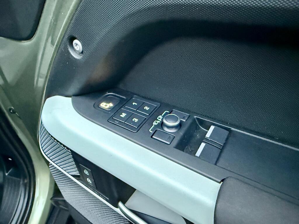 Land Rover Defender 90 - Image 25