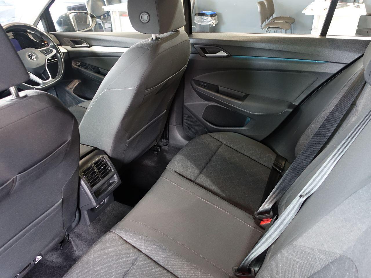 Volkswagen Golf - Image 16