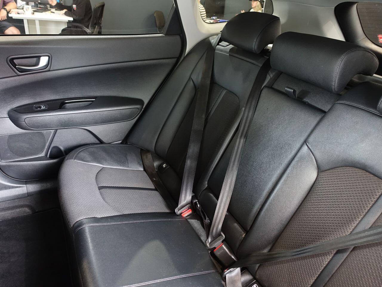 Kia Optima - Image 17