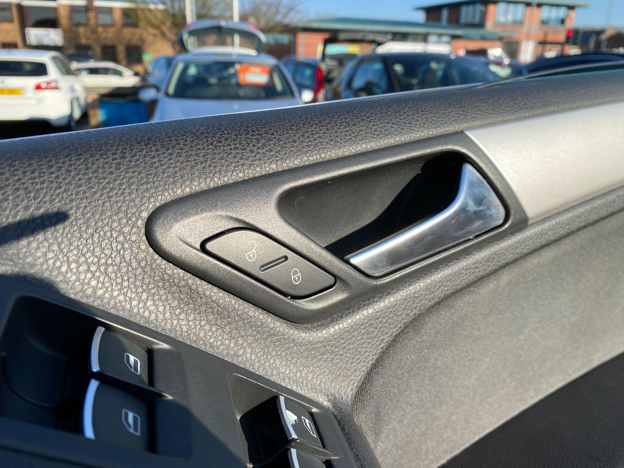 Volkswagen Golf - Image 53