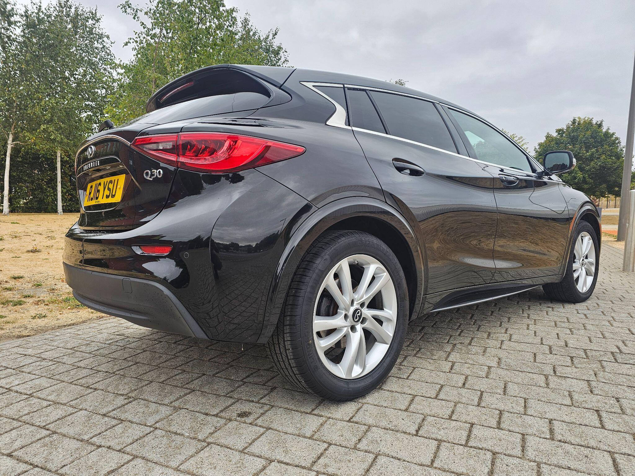 Infiniti Q30 - Image 2
