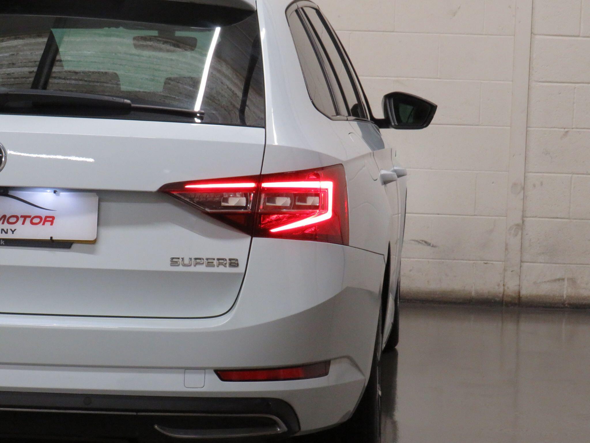 Skoda Superb - Image 12