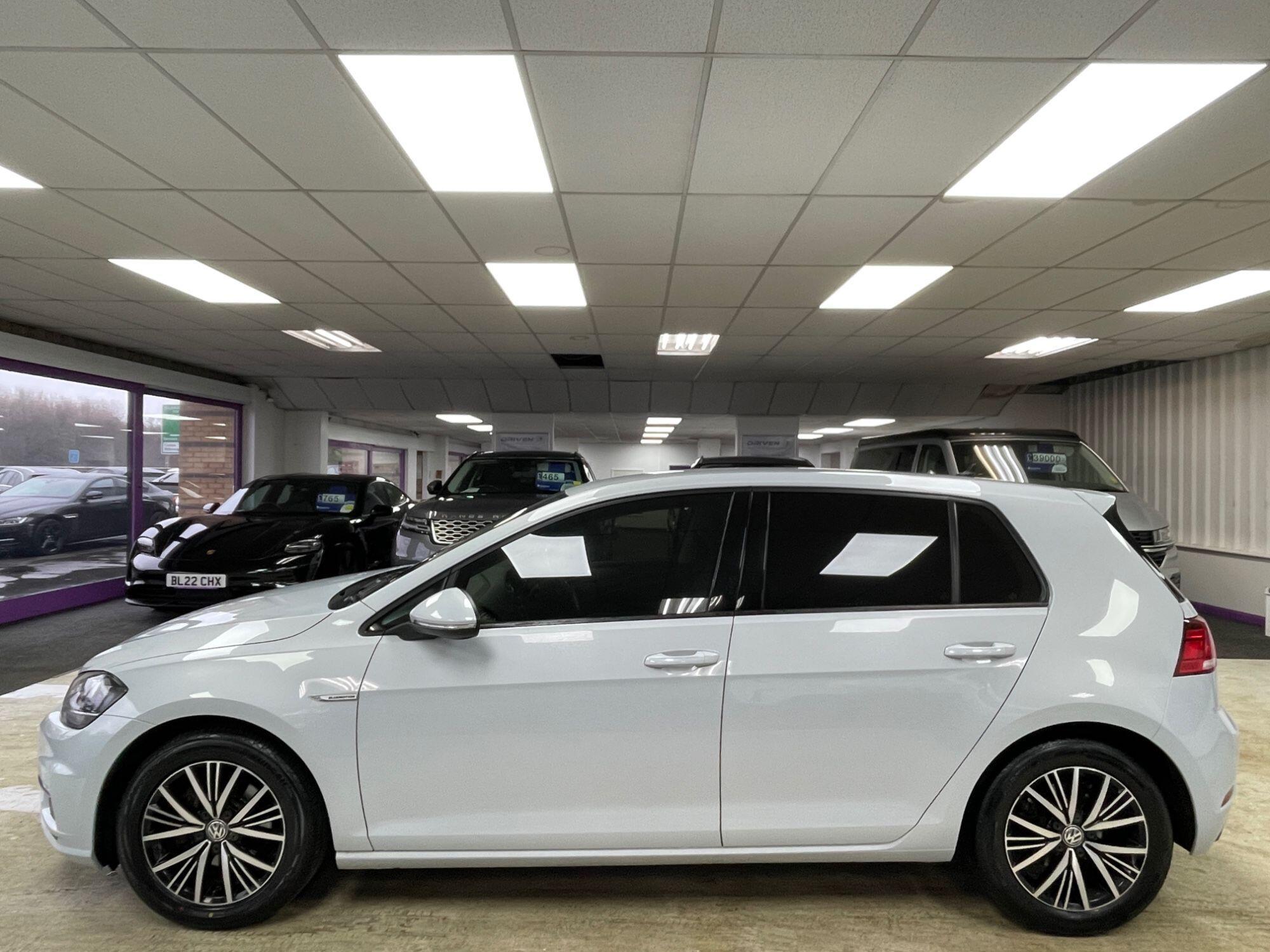 Volkswagen Golf - Image 13