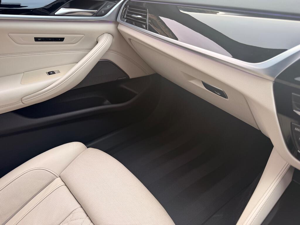 BMW 5 Series - Image 54