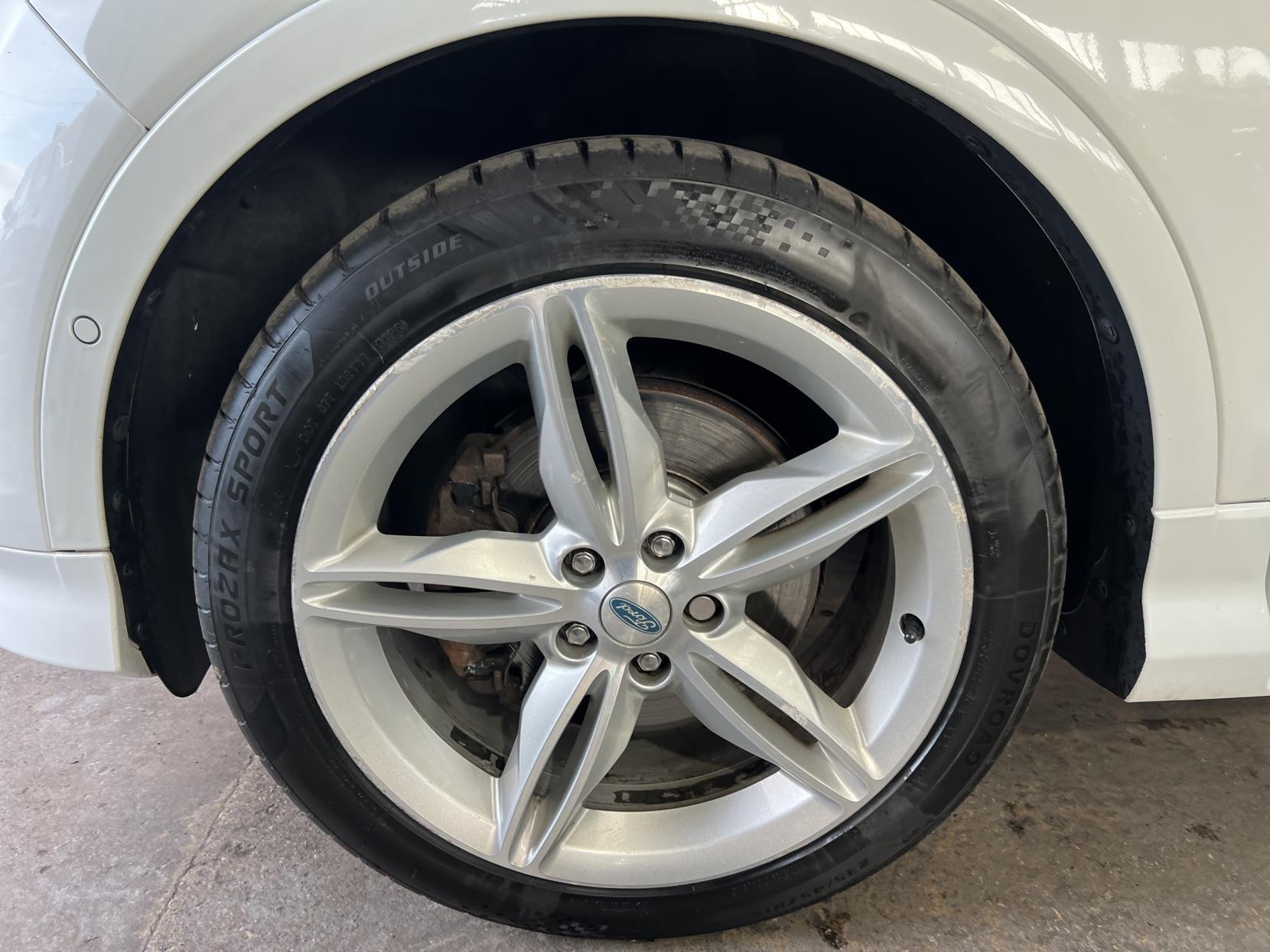 Ford Kuga - Image 12