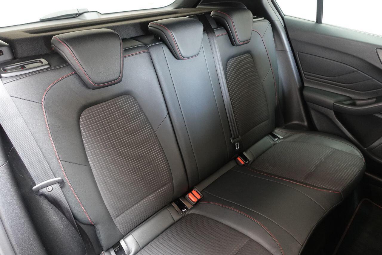 Ford Focus - Image 10