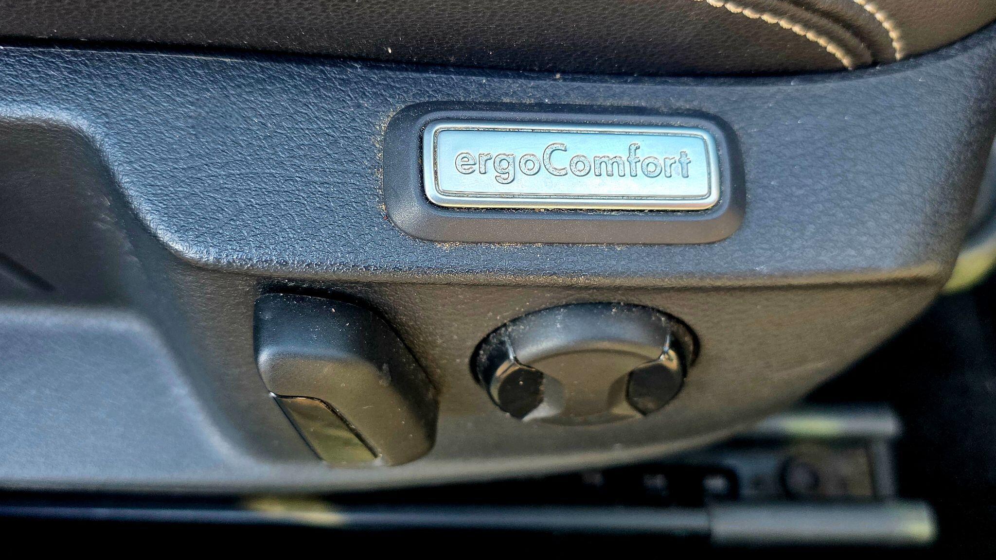 Volkswagen Passat - Image 26