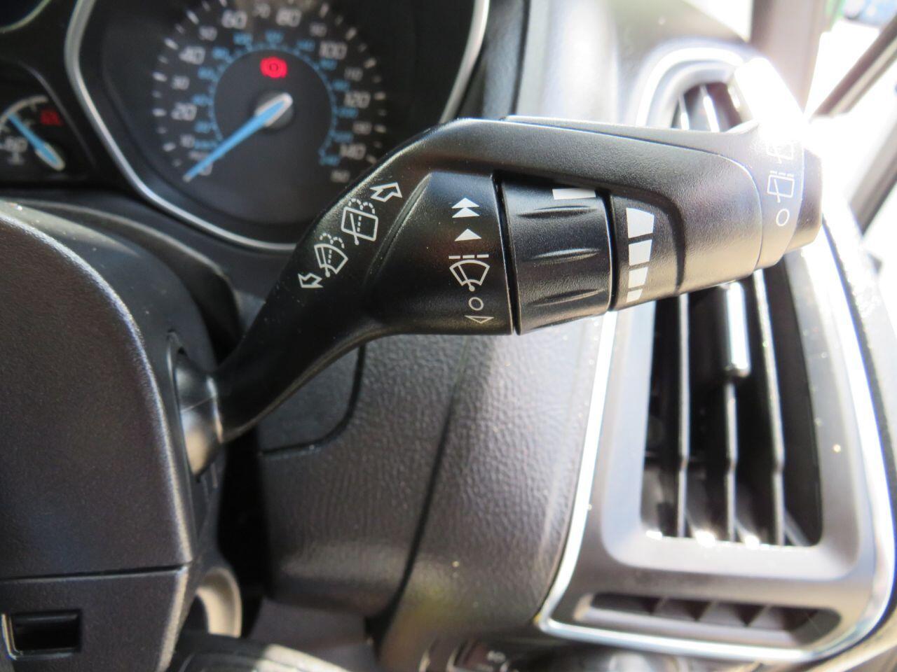 Ford Focus - Image 18