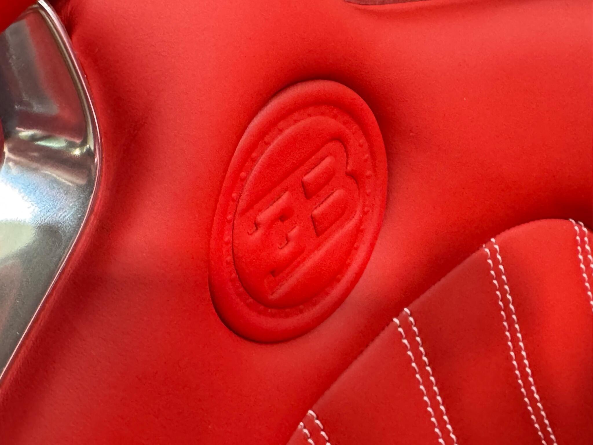 Bugatti Veyron - Image 12