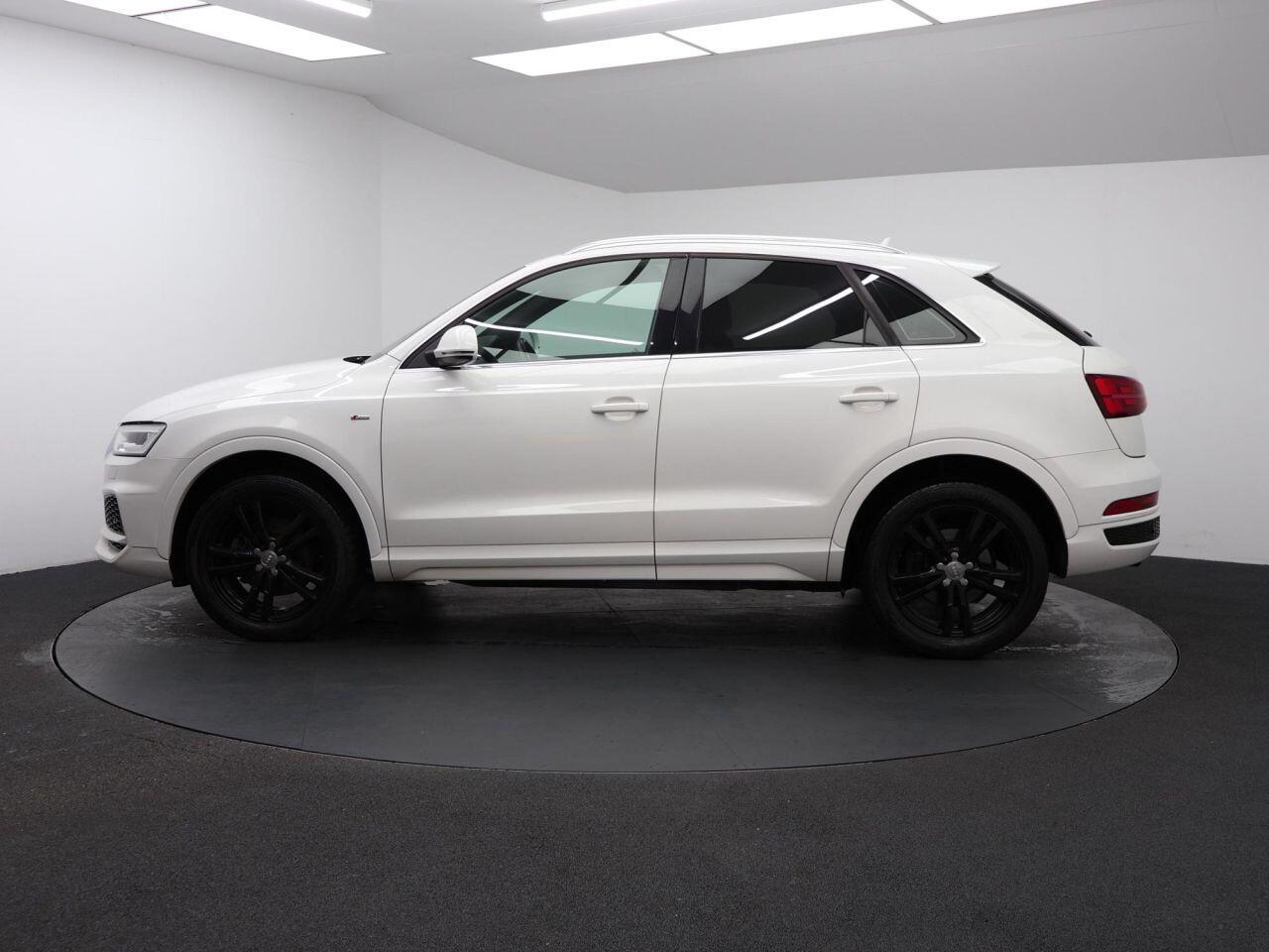 Audi Q3 - Image 8