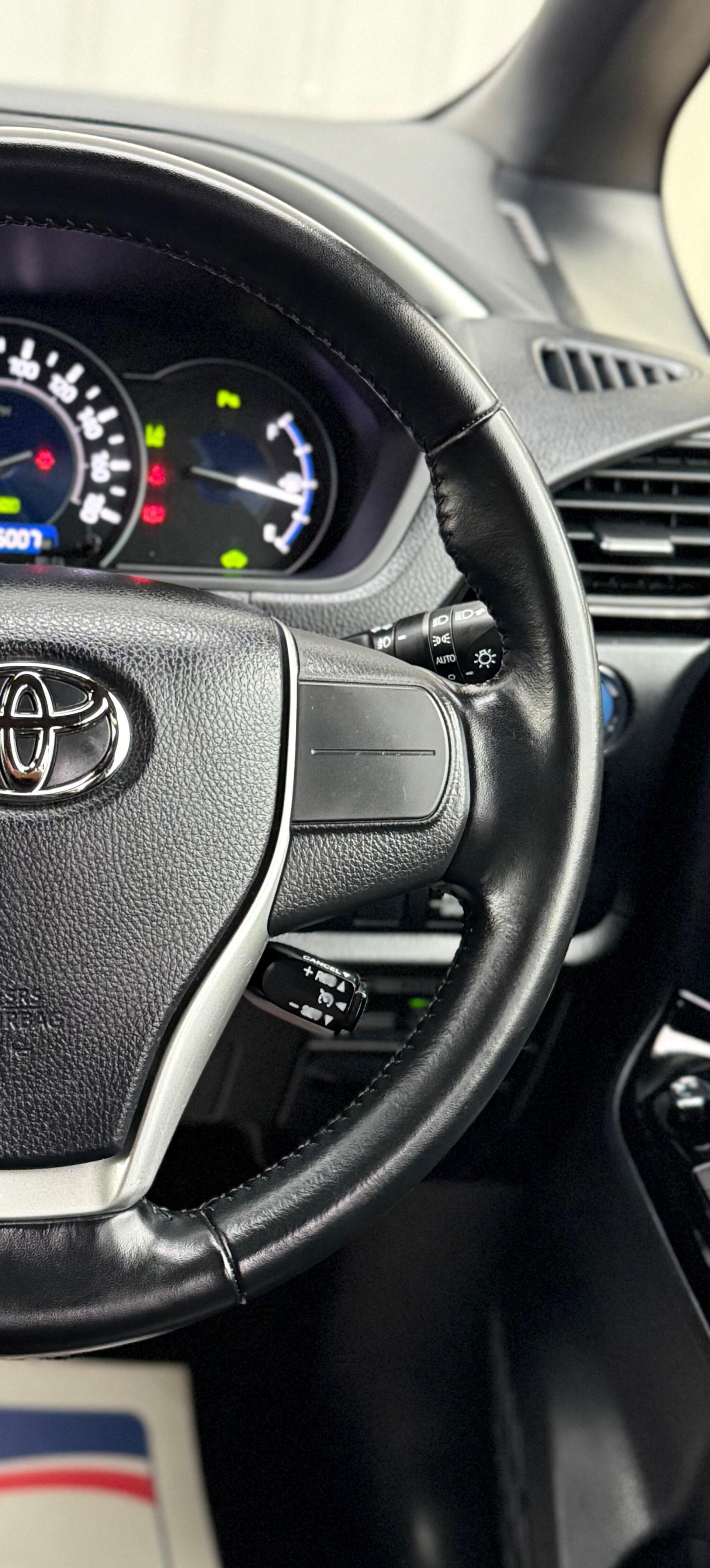 Toyota Voxy - Image 40