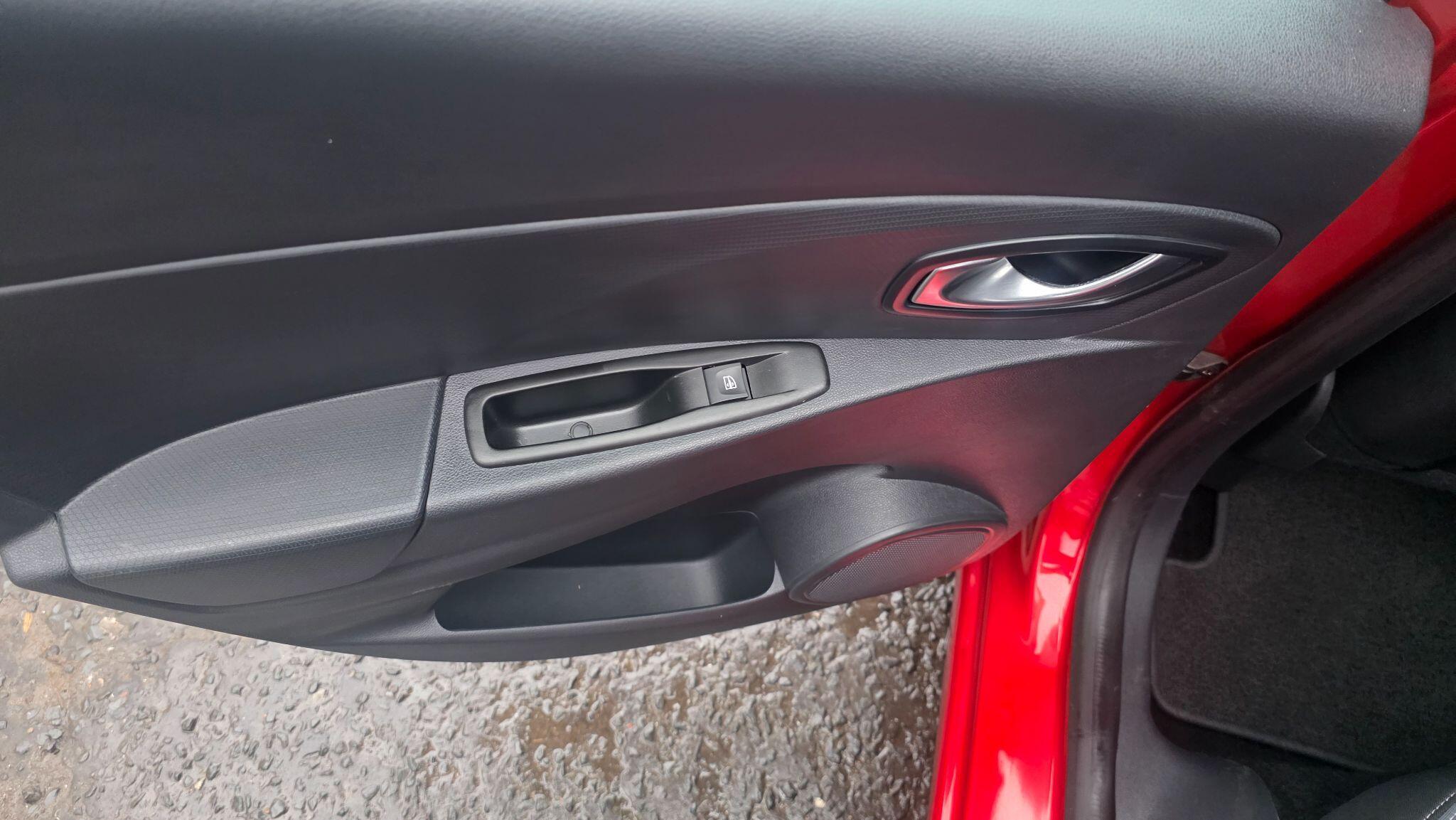 Renault Clio - Image 36