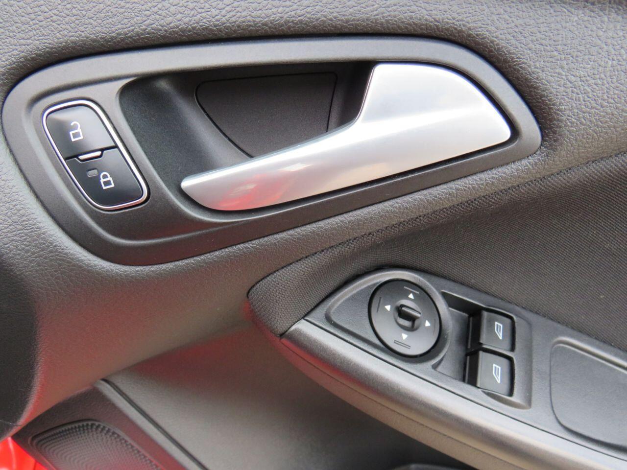 Ford Focus - Image 15