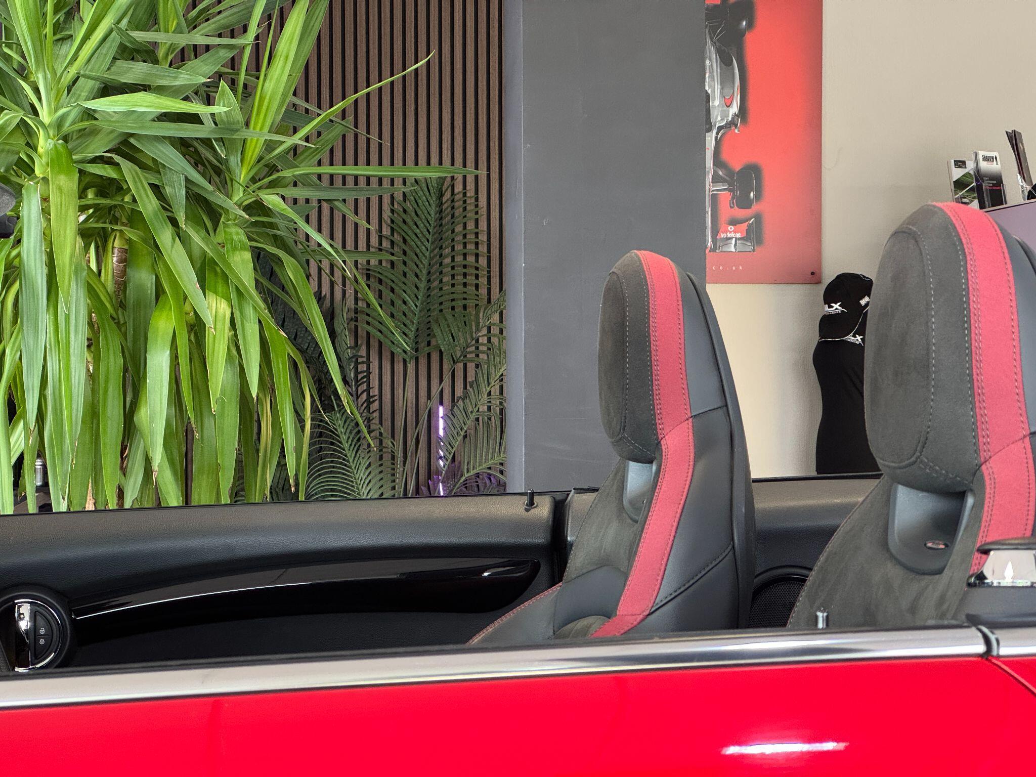 MINI Convertible - Image 3