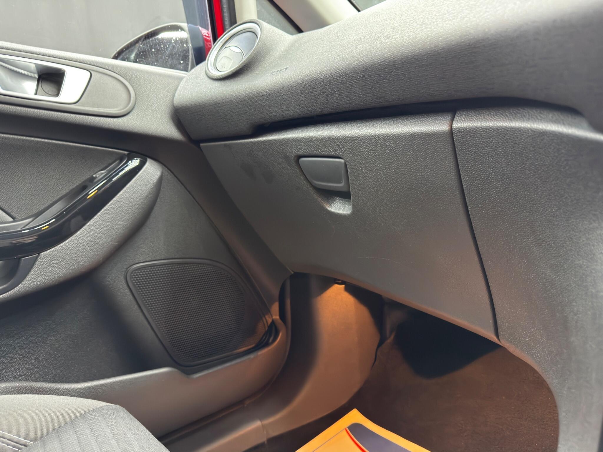 Ford Fiesta - Image 30