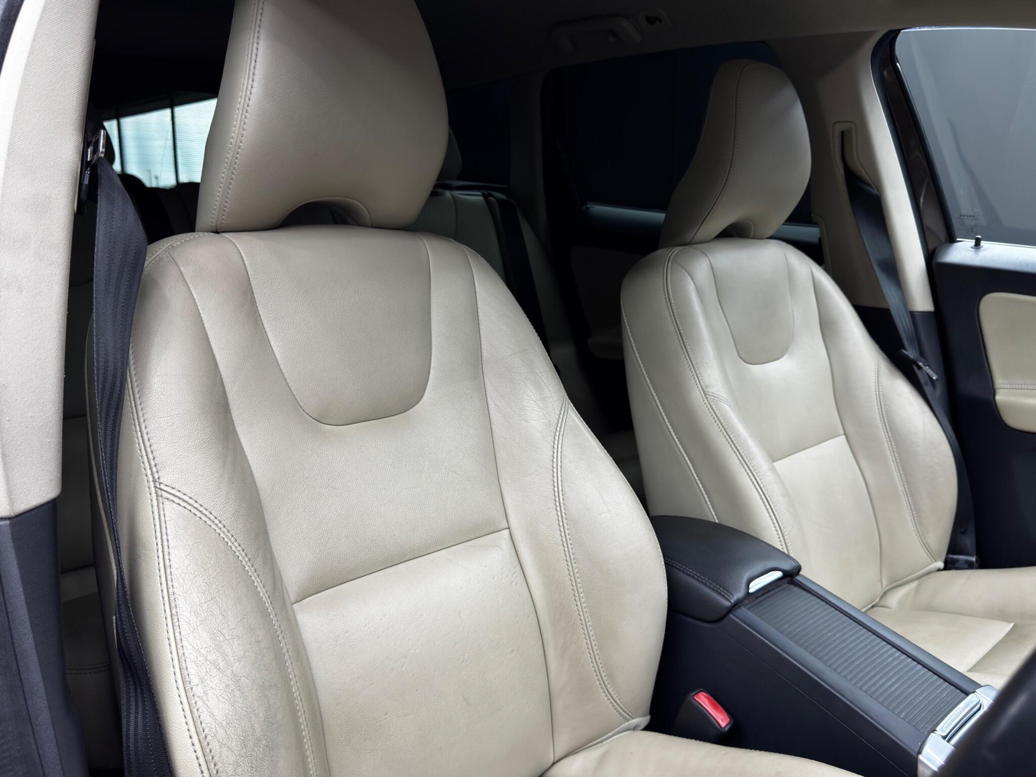 Volvo XC60 - Image 12