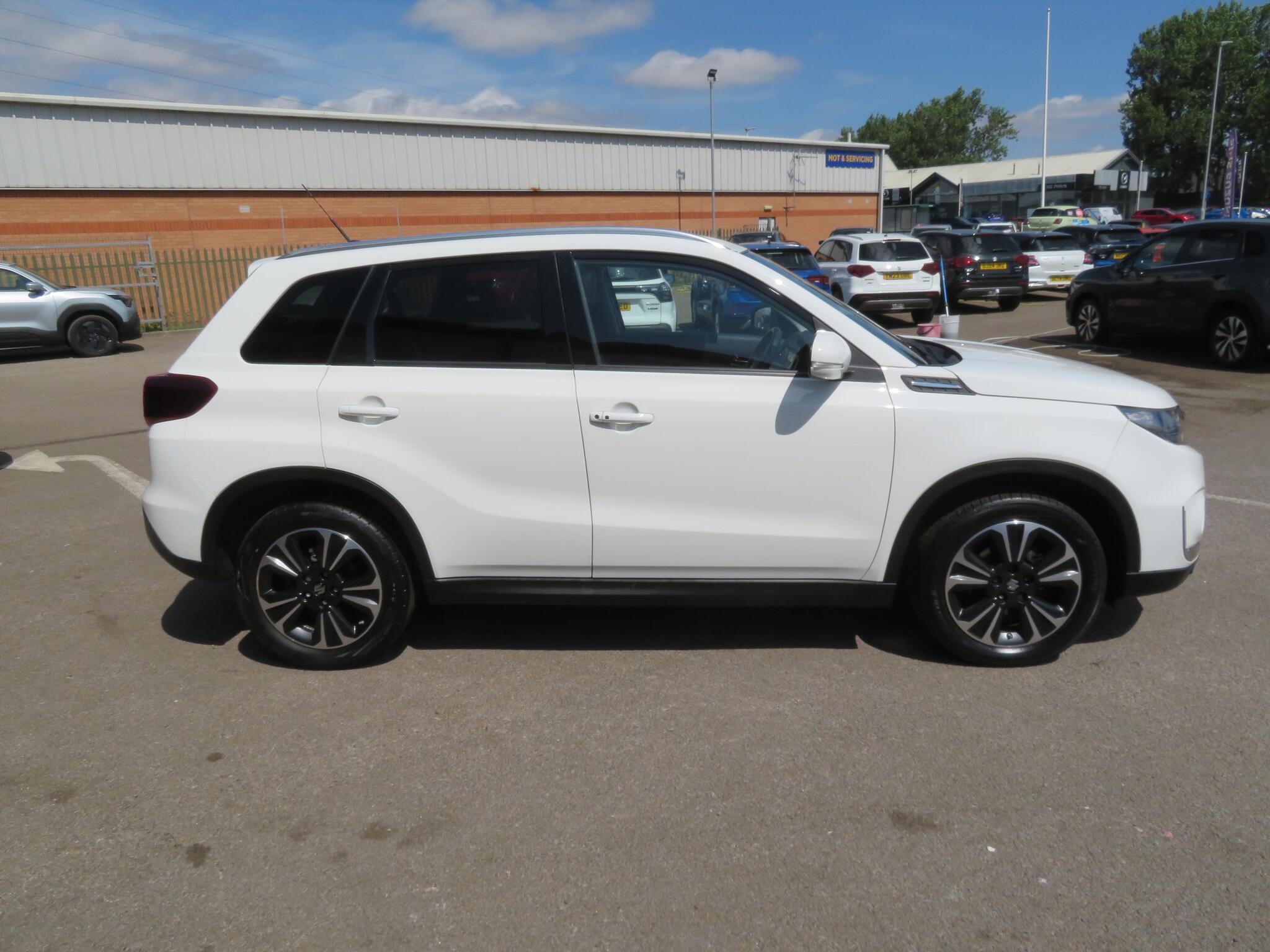 Suzuki Vitara - Image 10