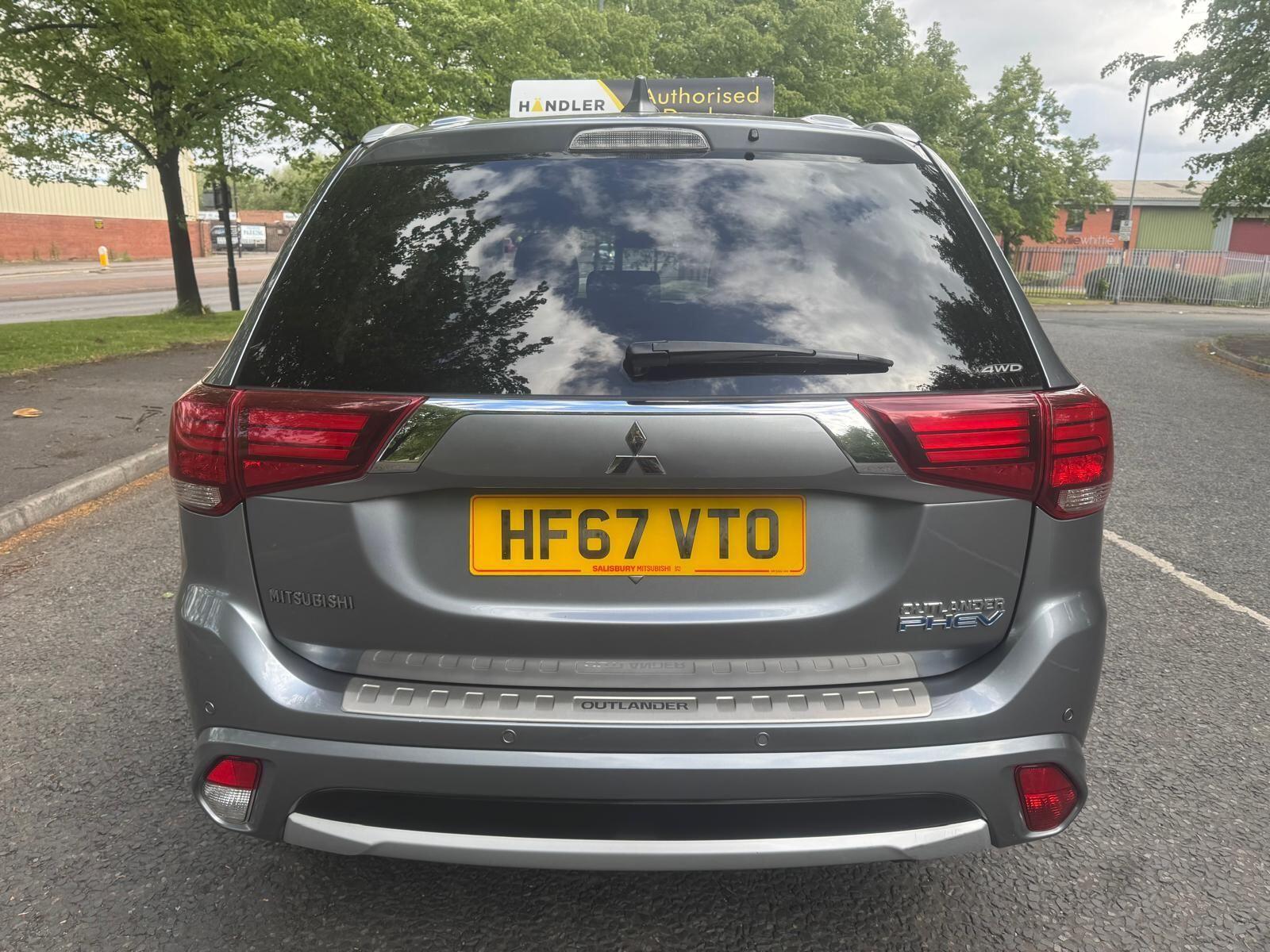 Mitsubishi Outlander - Image 12