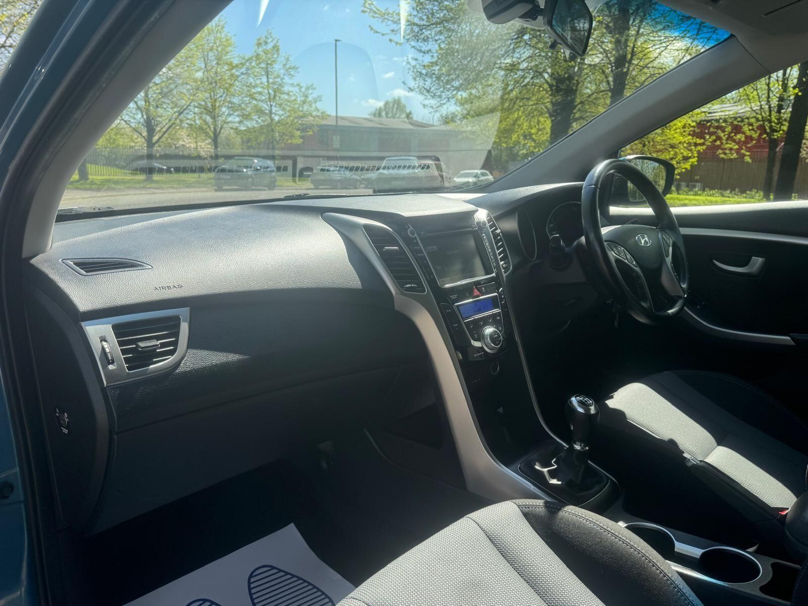 Hyundai i30 - Image 17