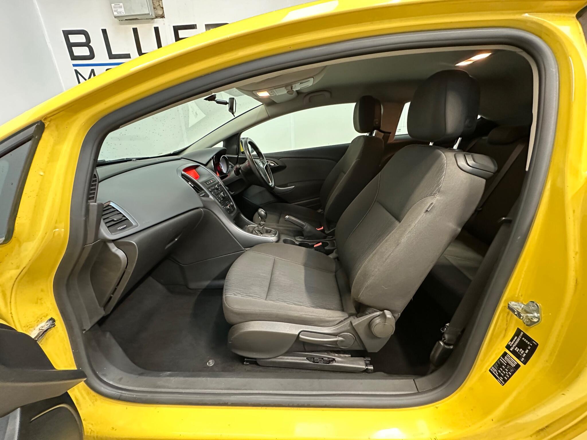 Vauxhall Astra GTC - Image 11