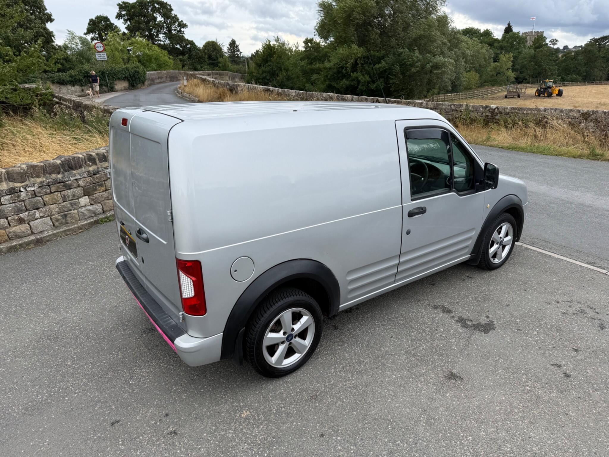 Ford Transit Connect - Image 10