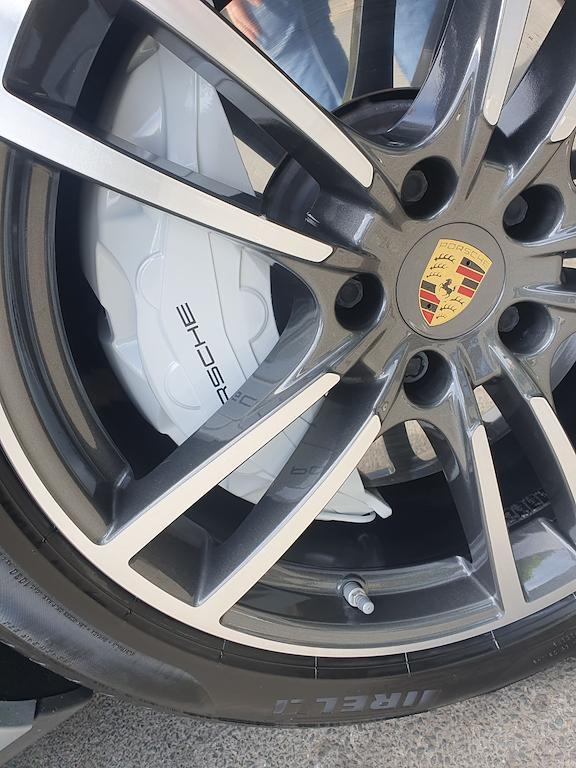 Porsche Cayenne - Image 27