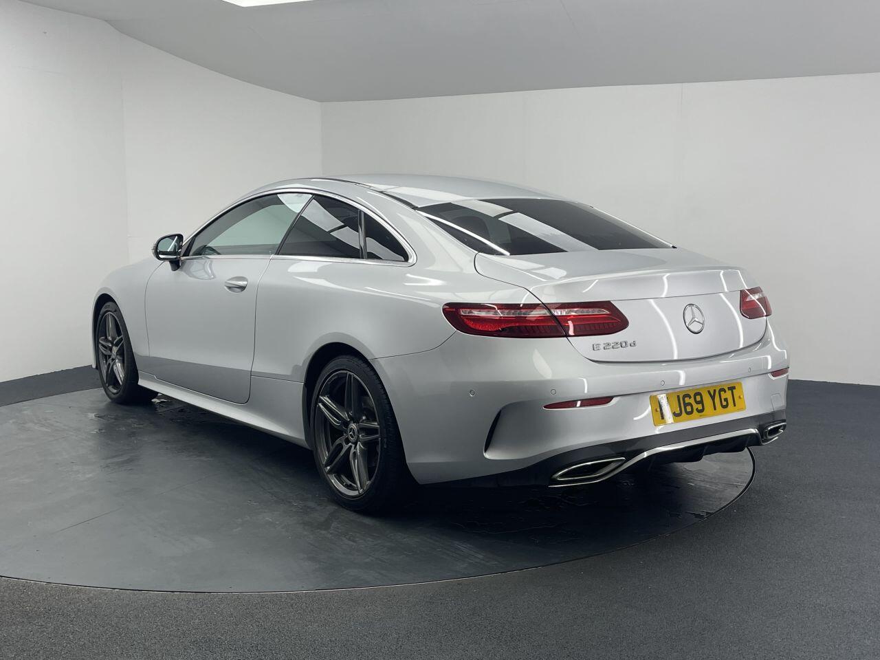 Mercedes-benz E-CLASS - Image 13