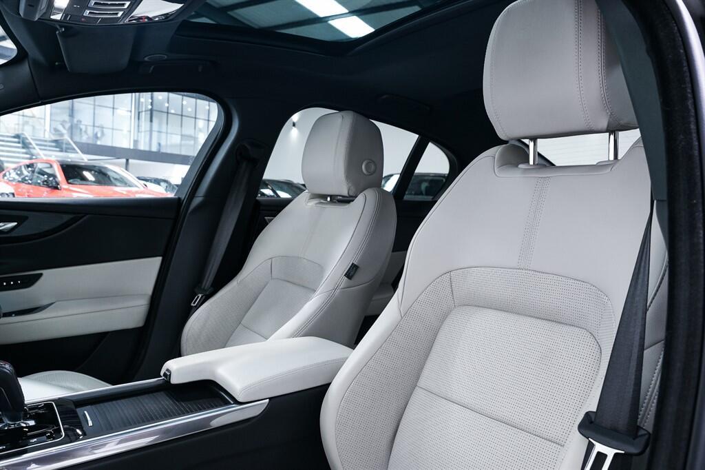 Jaguar XE - Image 17