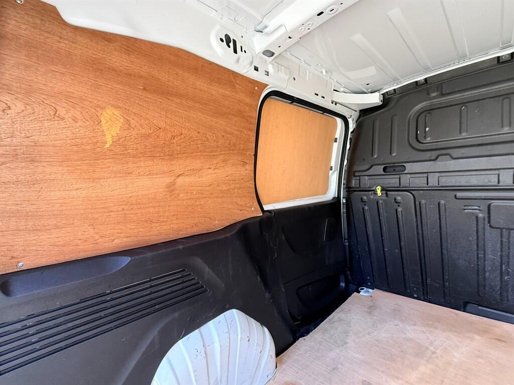 Vauxhall Combo - Image 11