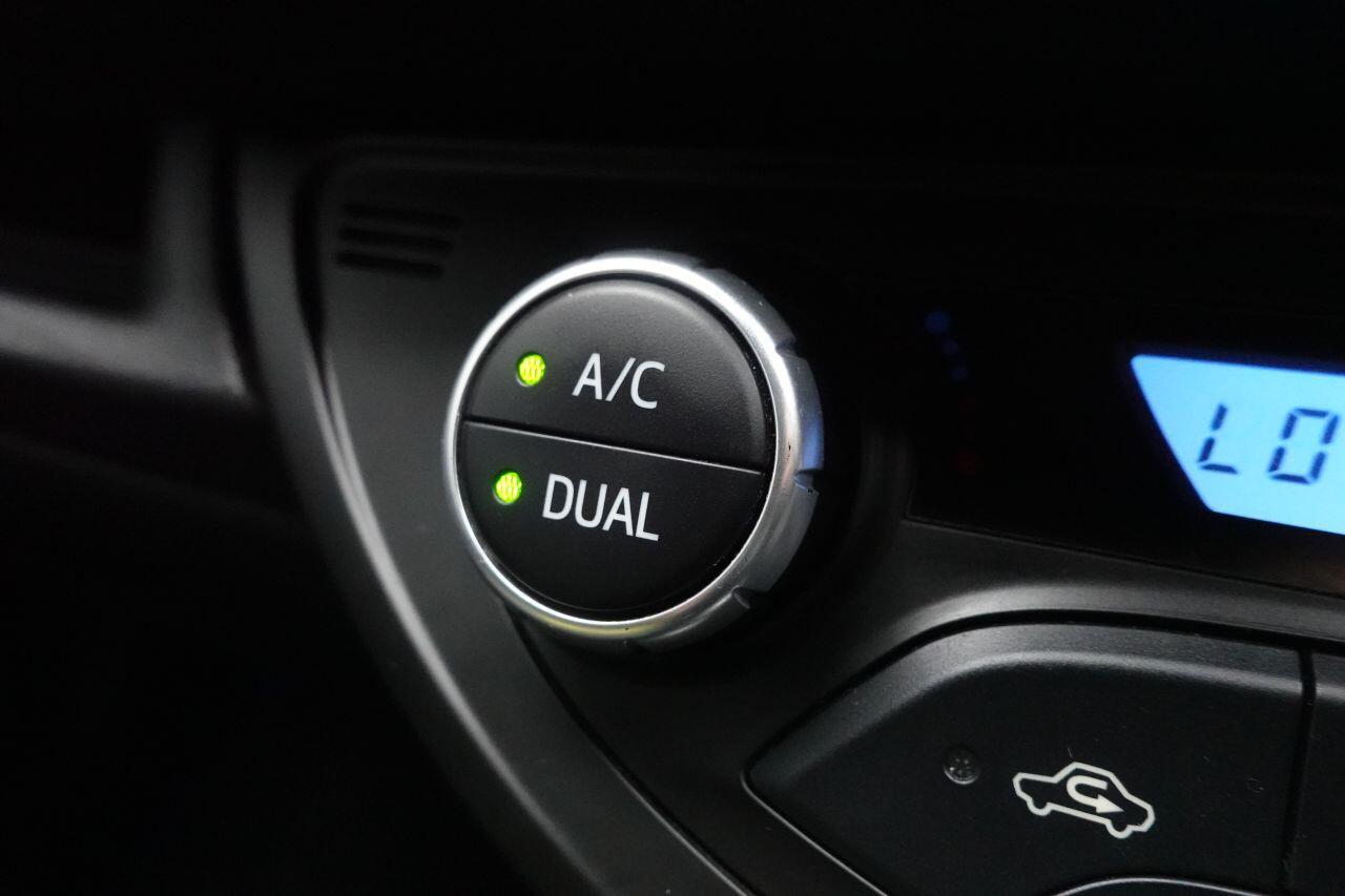 Toyota Yaris - Image 26