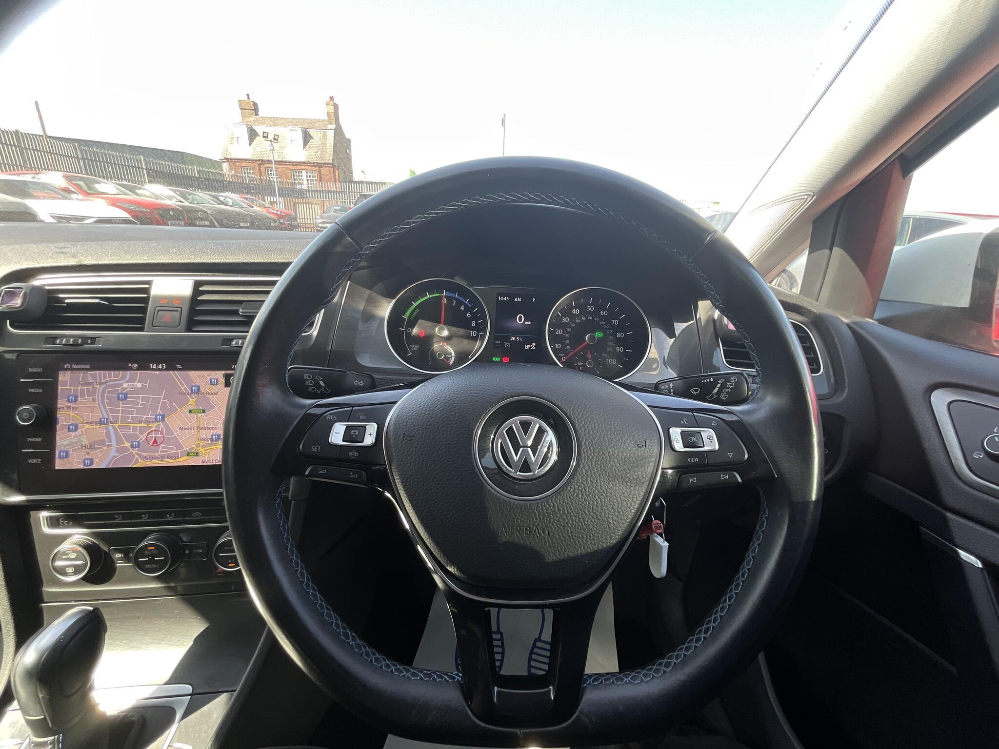 Volkswagen e-Golf - Image 15