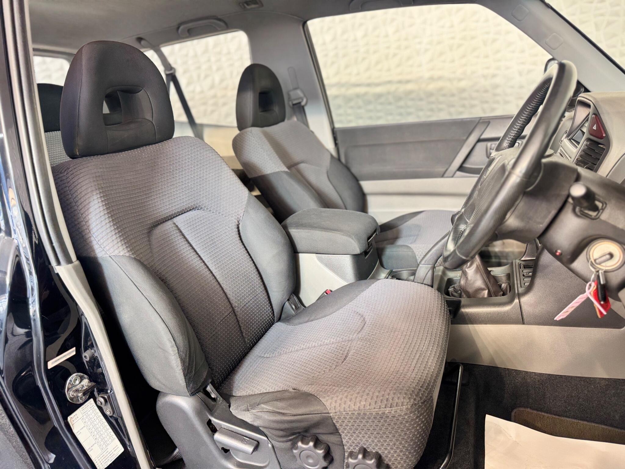 Mitsubishi Shogun - Image 26