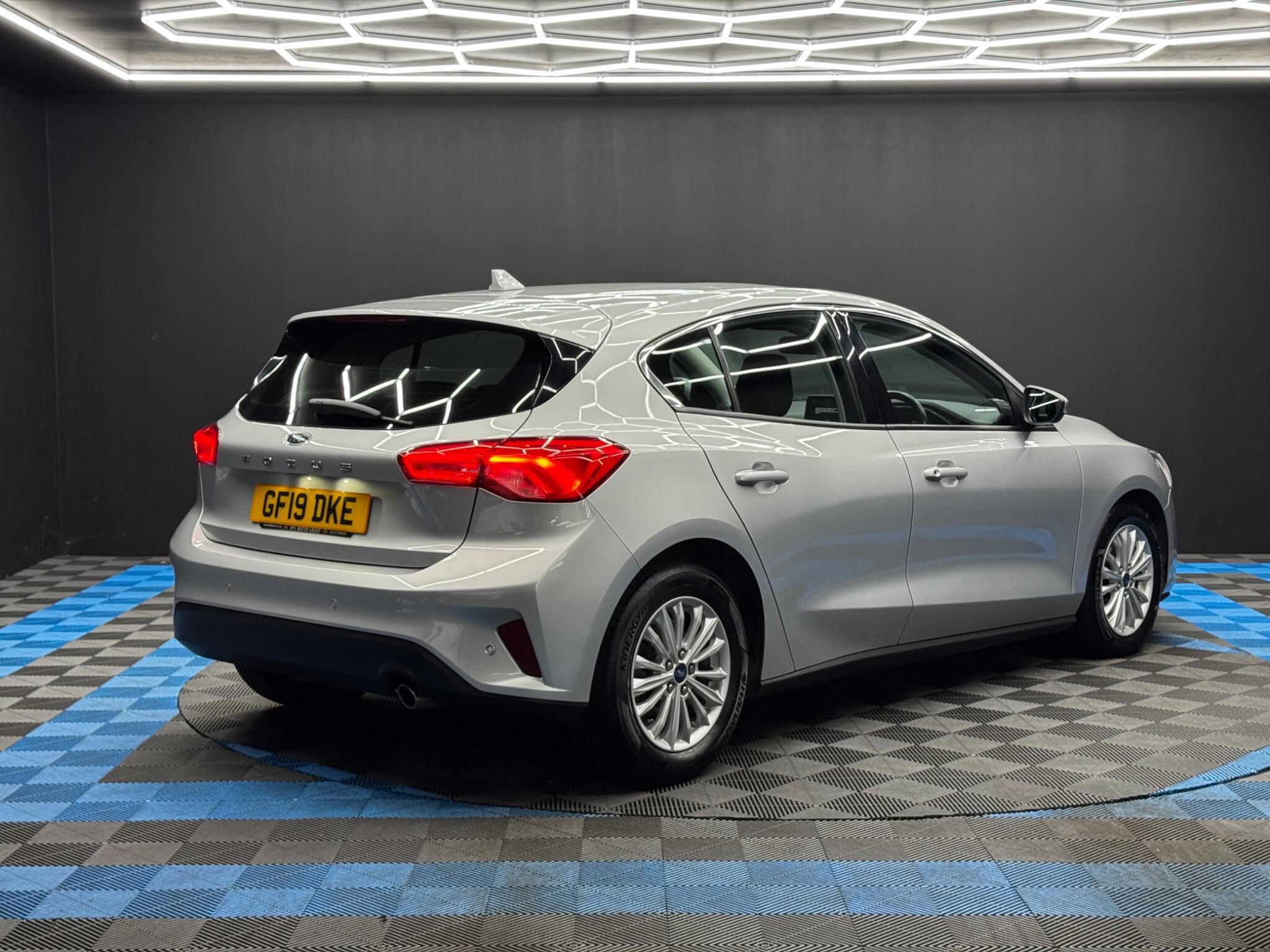 Ford Focus - Image 7