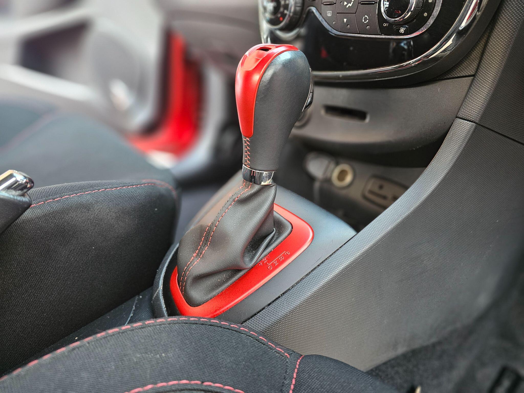 Renault Clio - Image 18