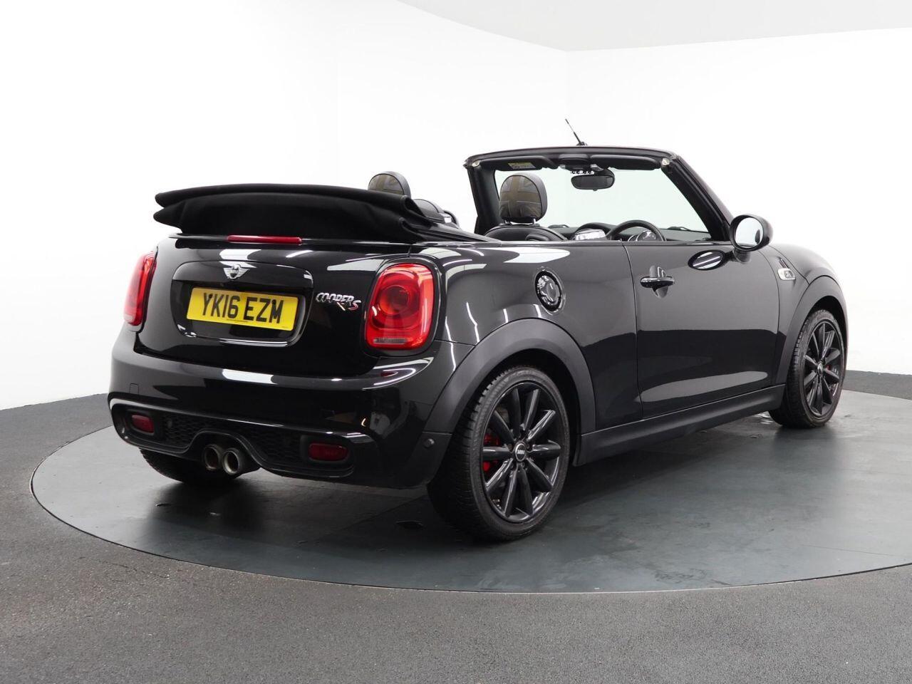 MINI Convertible - Image 12